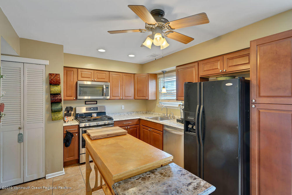 244 Greenwood Loop Road Brick, NJ 08724 - Photo 10 of 24 013_dsc01513