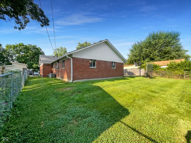 $246,000 | 17 Crestview Drive, Greenwood, IN 46143