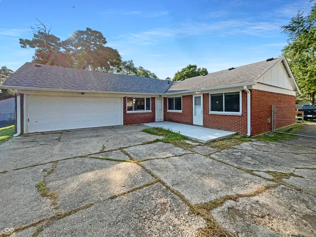 $246,000 | 17 Crestview Drive, Greenwood, IN 46143