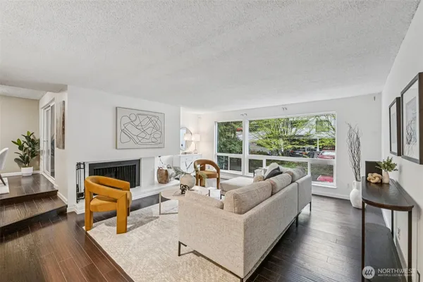 $349,000 | 2500 West Manor Place, Unit 217, Seattle, WA 98199