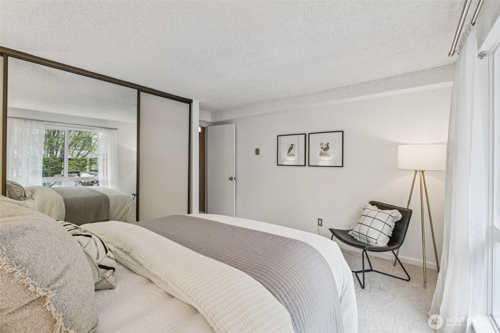 2500 West Manor Place, Unit 217 Seattle, WA 98199 - Photo 17 of 33