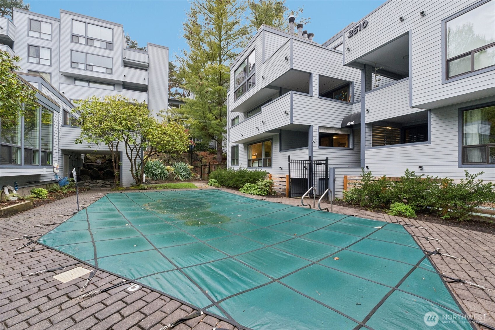 2500 West Manor Place, Unit 217 Seattle, WA 98199 - Photo 23 of 33