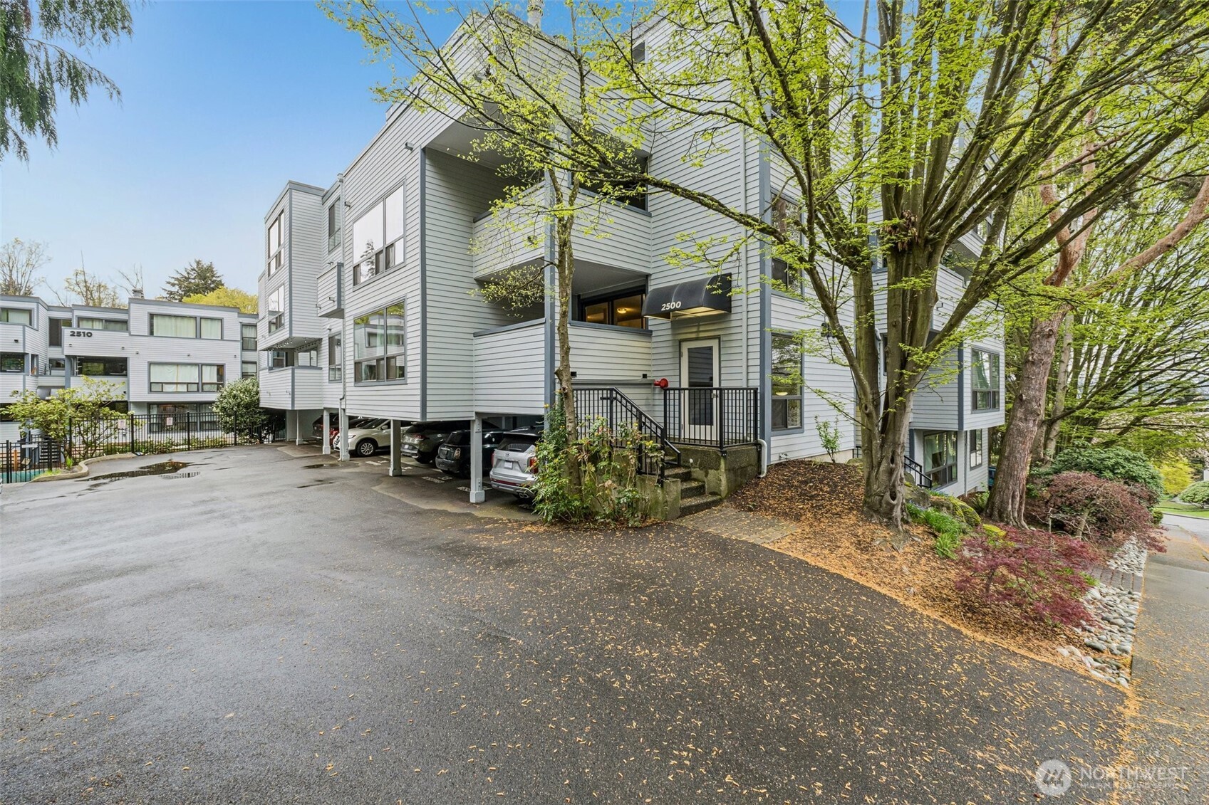 2500 West Manor Place, Unit 217 Seattle, WA 98199 - Photo 28 of 33