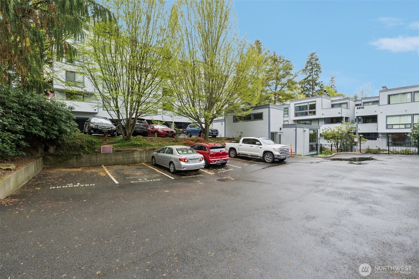 2500 West Manor Place, Unit 217 Seattle, WA 98199 - Photo 29 of 33