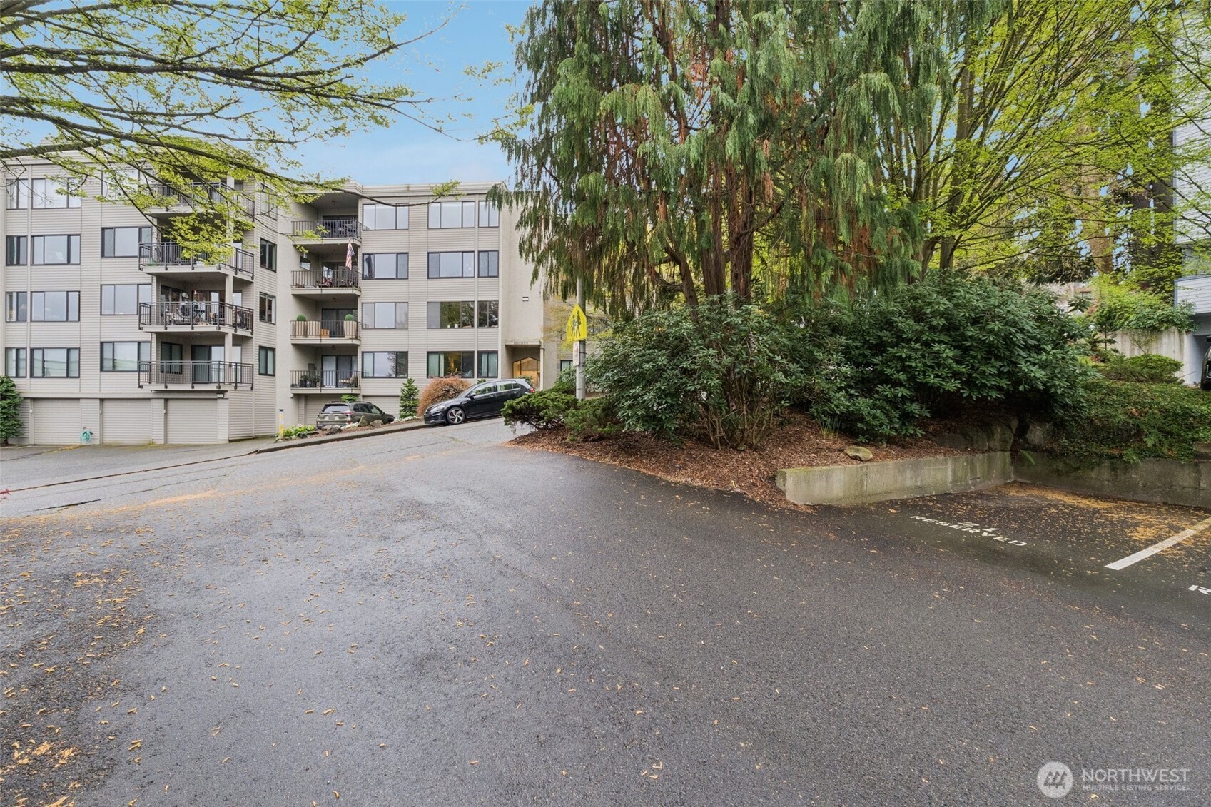 2500 West Manor Place, Unit 217 Seattle, WA 98199 - Photo 30 of 33