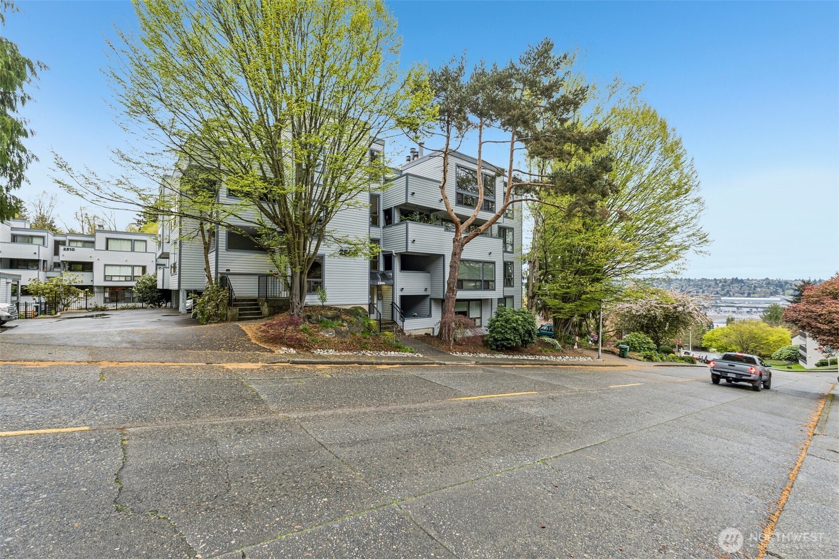 2500 West Manor Place, Unit 217 Seattle, WA 98199 - Photo 32 of 33