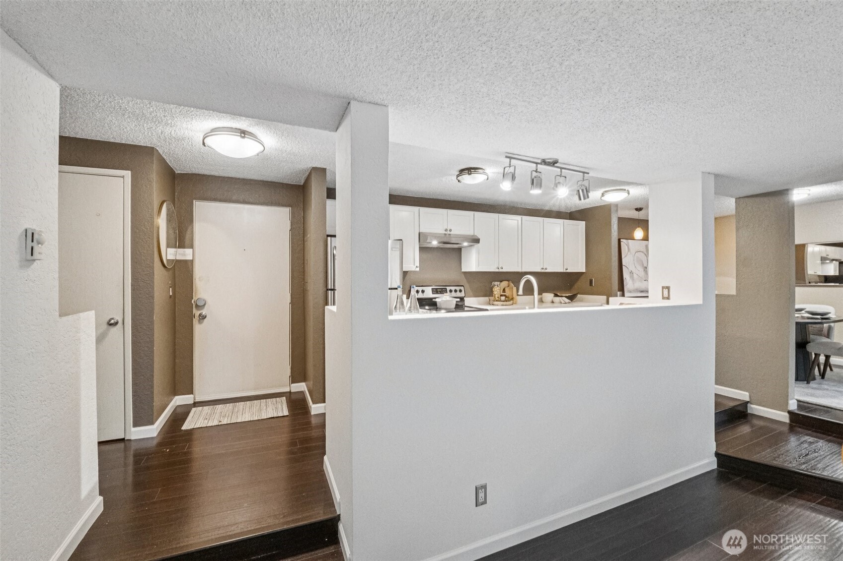 2500 West Manor Place, Unit 217 Seattle, WA 98199 - Photo 5 of 33