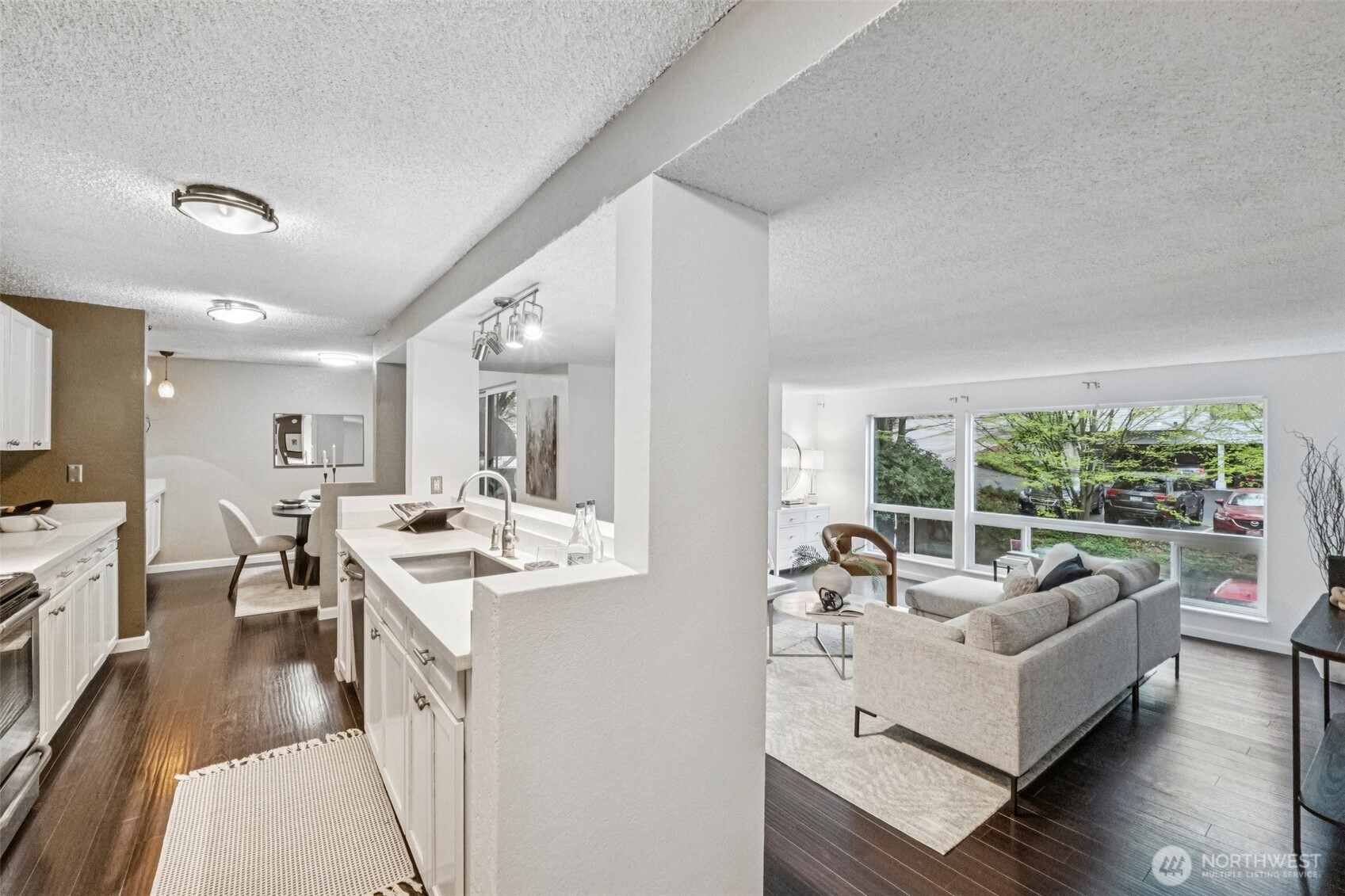 2500 West Manor Place, Unit 217 Seattle, WA 98199 - Photo 6 of 33
