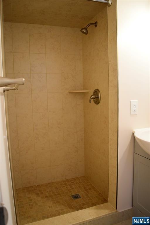 533 Roff Avenue Palisades Park, NJ 07650 - Photo 9 of 16 a bathroom with a shower