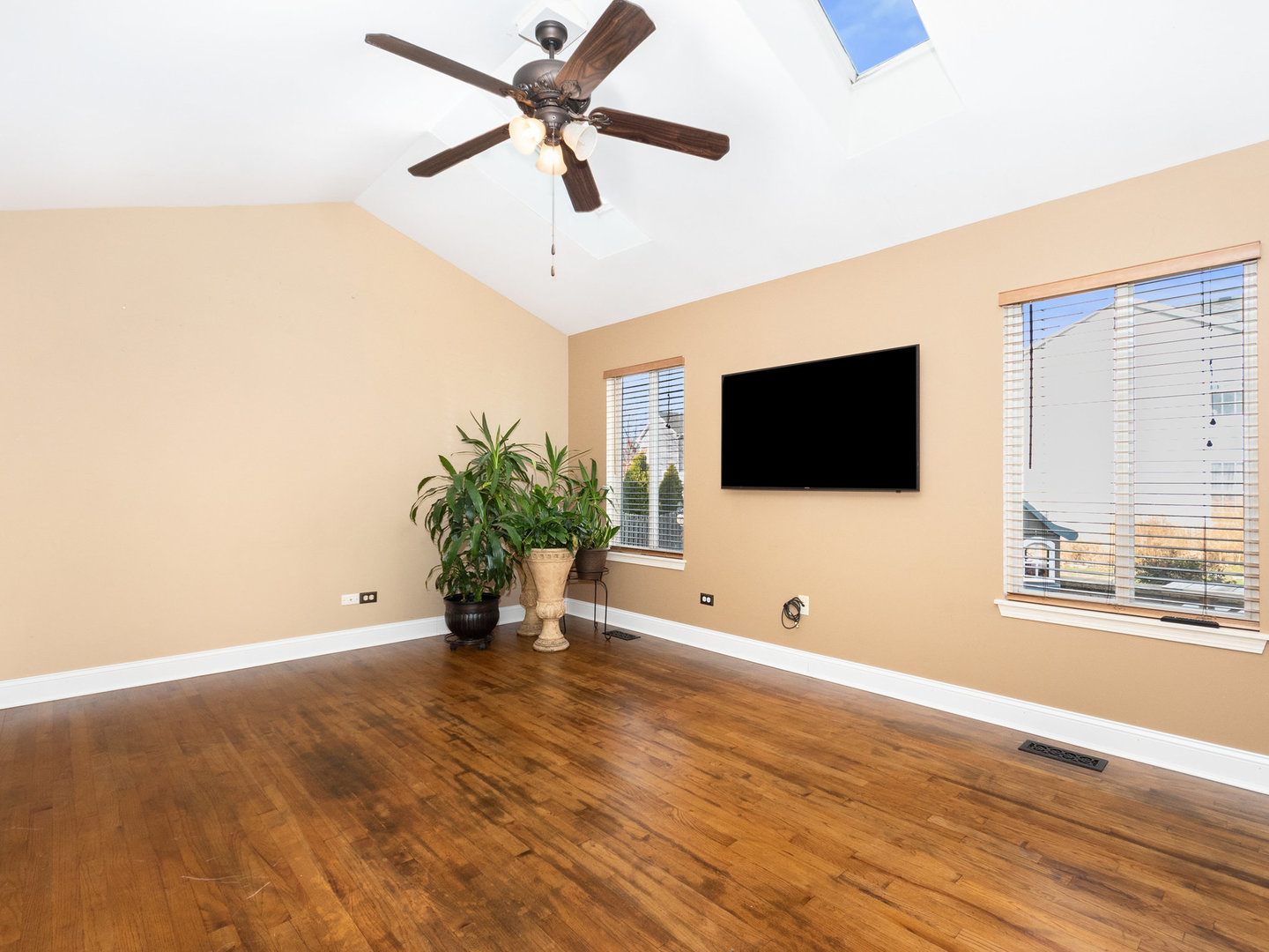 5519 Stonybrook Drive Plainfield, IL 60586 - Photo 5 of 27 a view of a livingroom with a flat screen tv