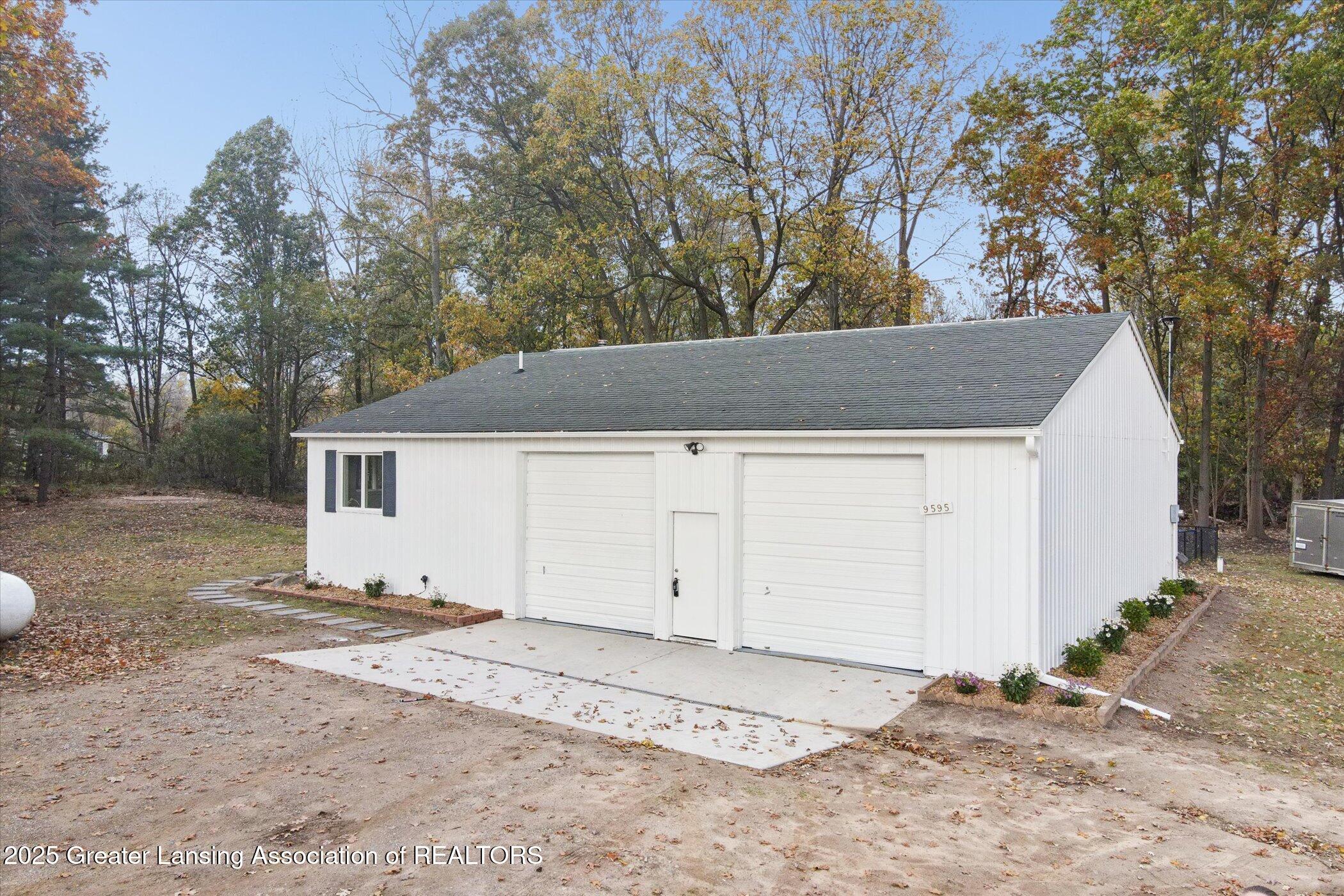9595 East State Road Haslett, MI 48840 - Photo 7 of 47 05-9595-State-Rd-WindowStill-Photography