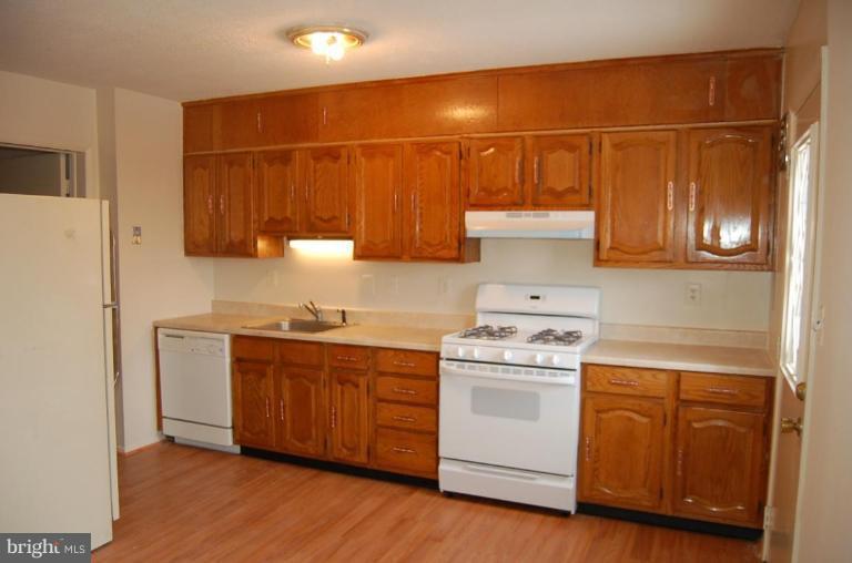 5654 Leiden Road Baltimore, MD 21206 - Photo 2 of 8 Kitchen