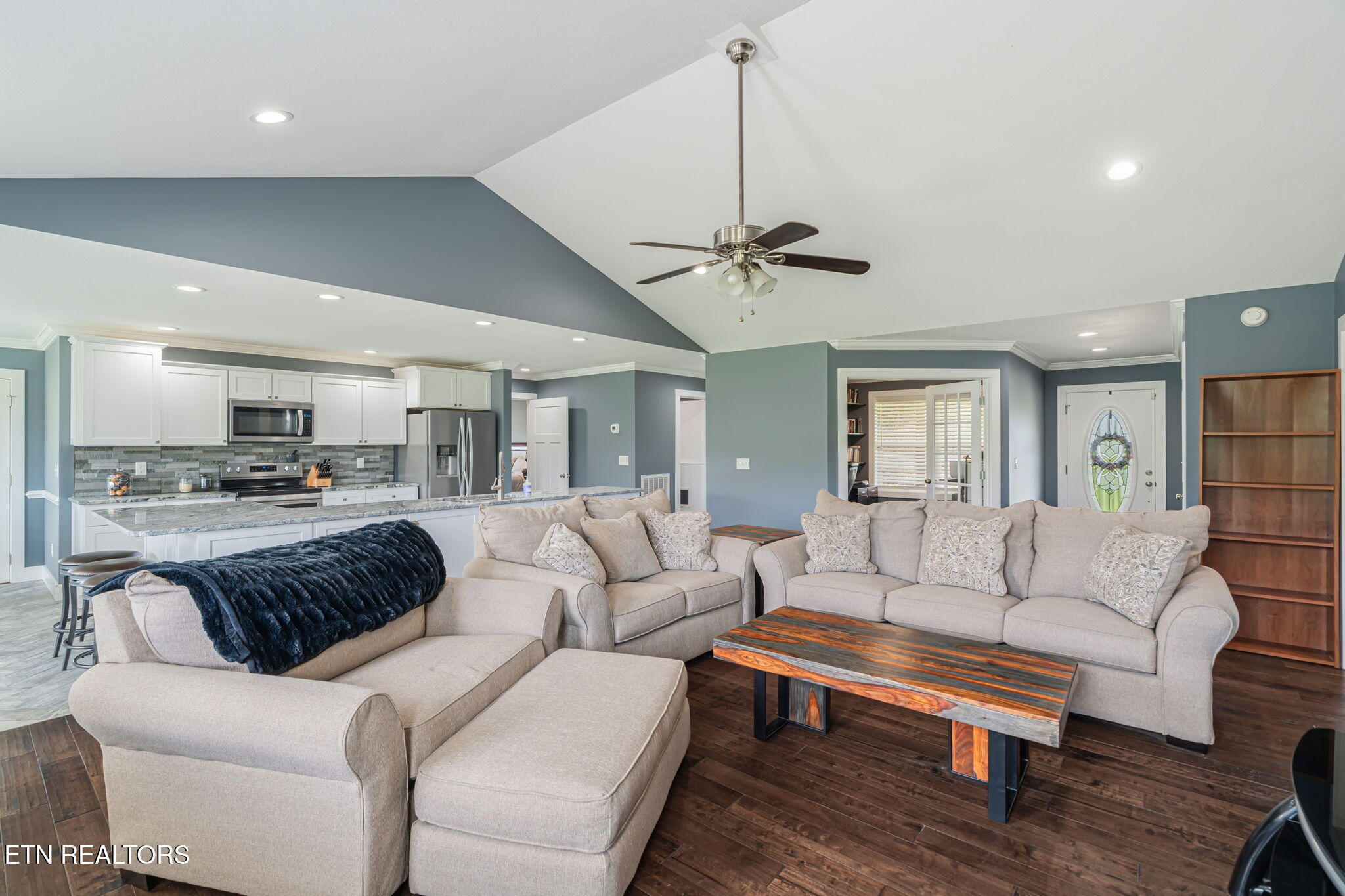 527 Low Valley Road Dandridge, TN 37725 - Photo 14 of 52 16-web-or-mls-527 Low Valley Drive-20
