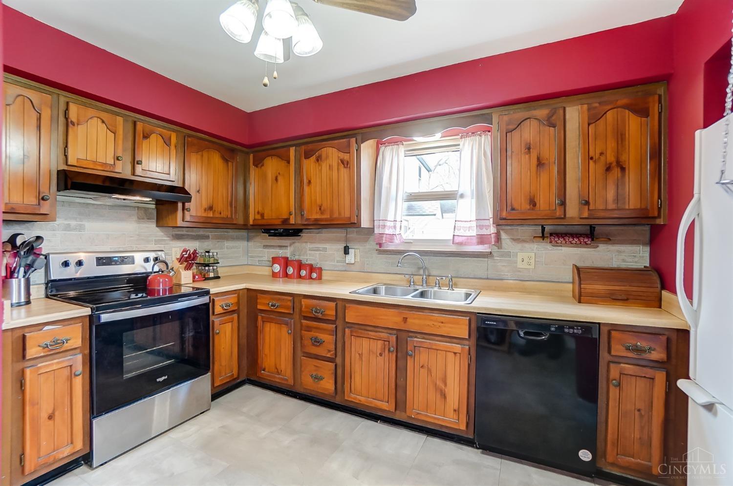 384 Glensharon Road Springdale, OH 45246 - Photo 8 of 29 Gallery Image 8