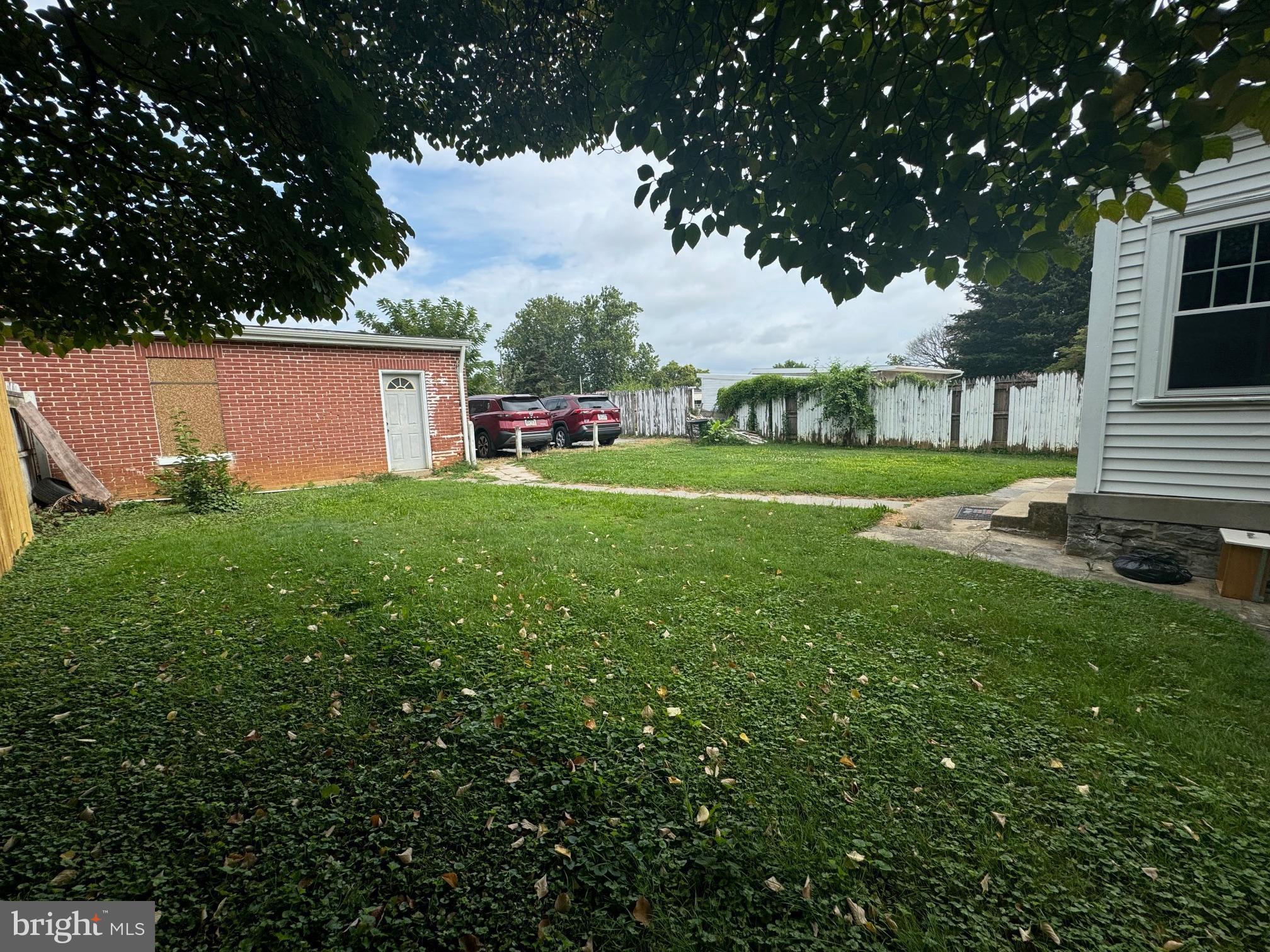 885 Manor Street Lancaster, PA 17603 - Photo 11 of 13 a view of a backyard