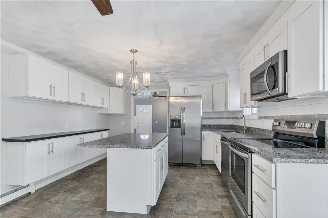 43 Esquire Avenue Warwick, RI 02889 - Photo 5 of 29