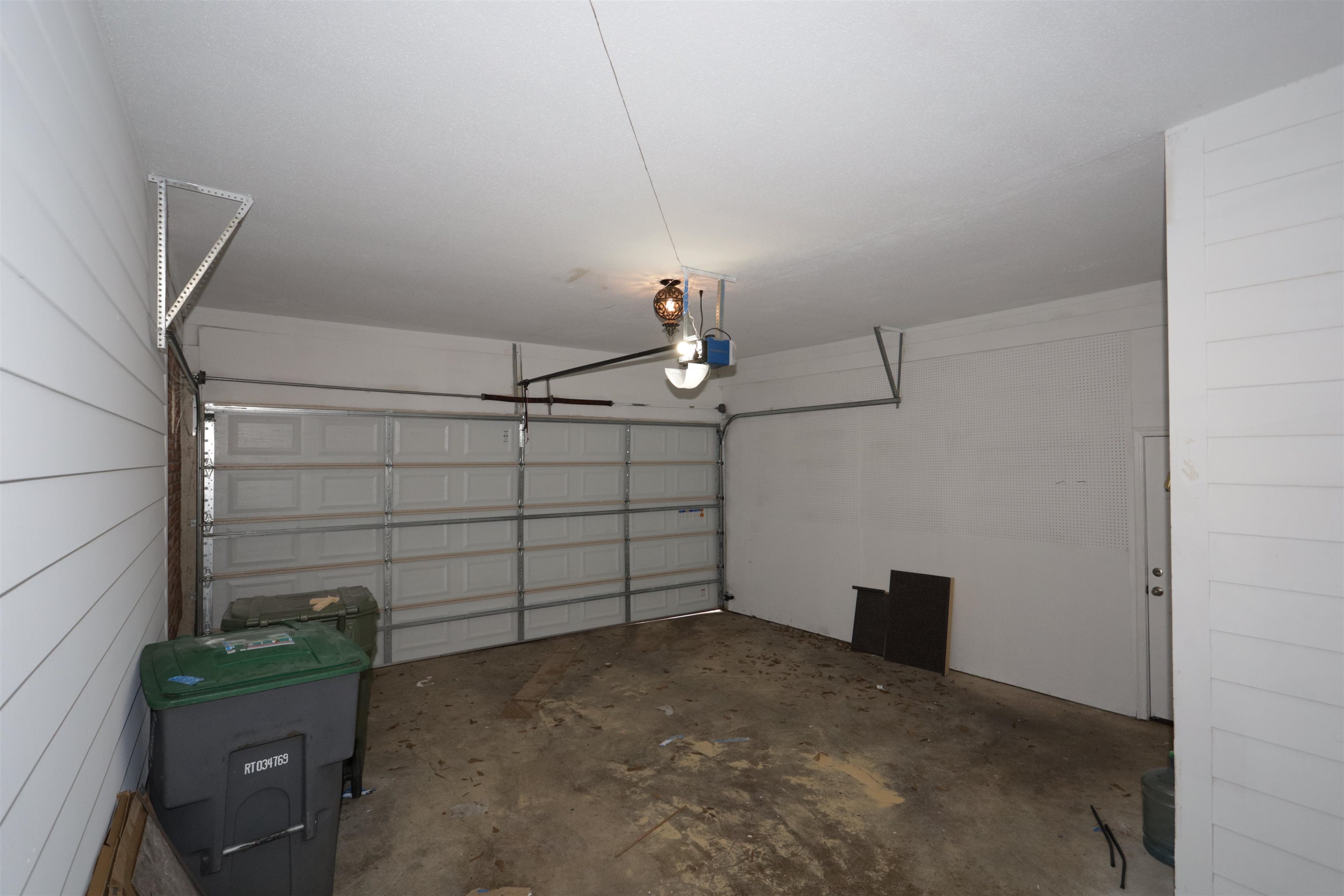 3272 Powers Road Memphis, TN 38128 - Photo 16 of 23 a view of a garage