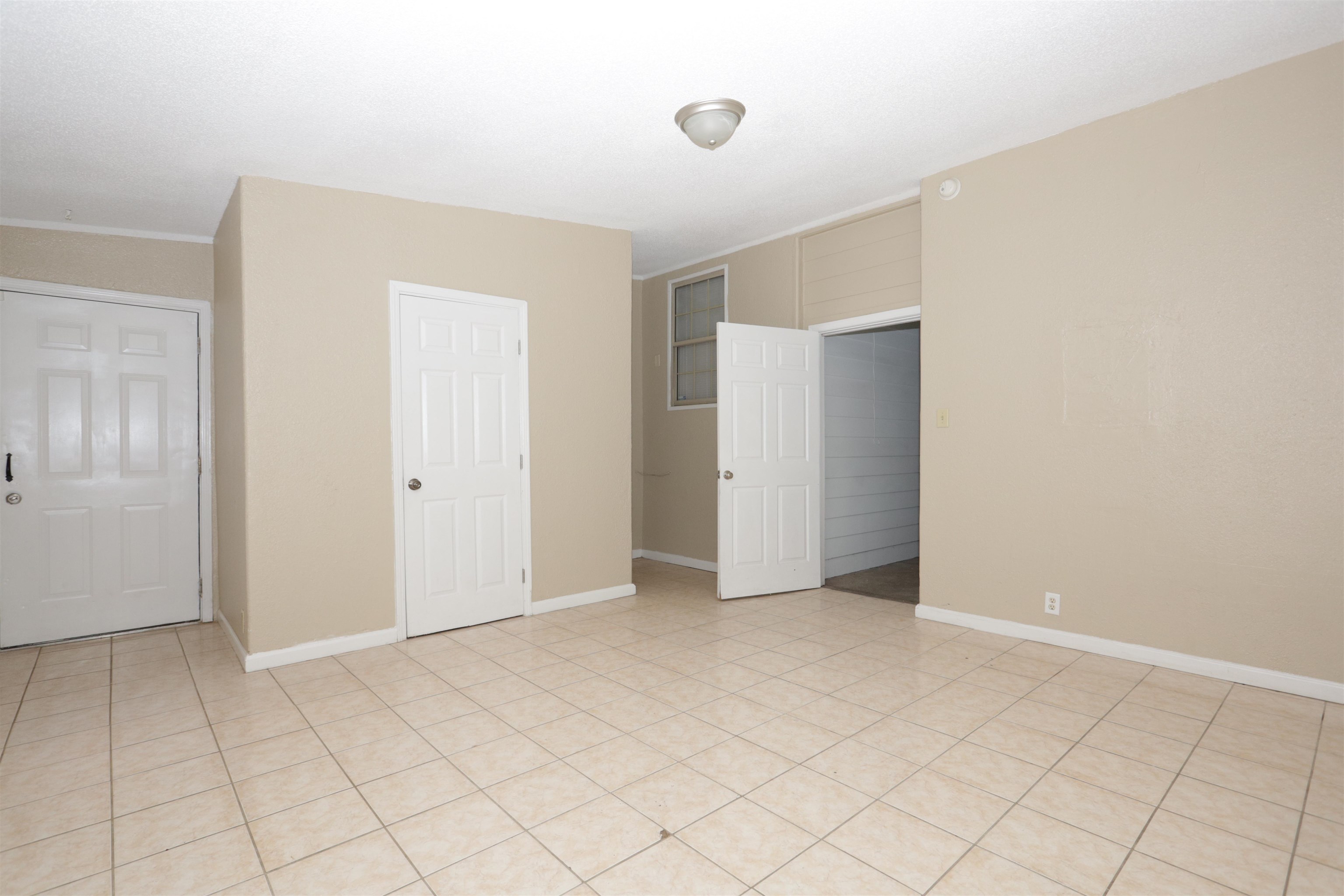 3272 Powers Road Memphis, TN 38128 - Photo 22 of 23 a view of an empty room with window