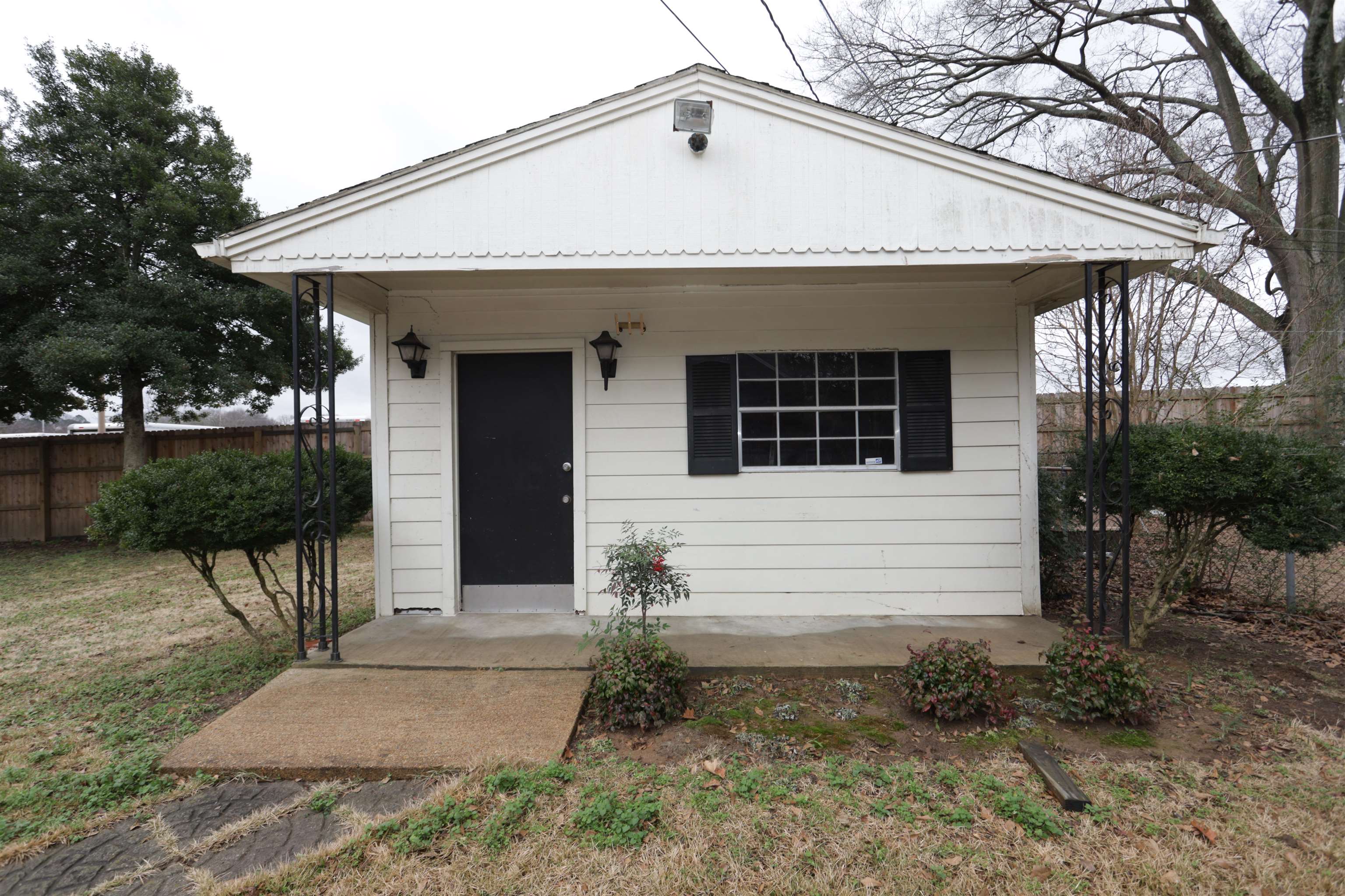 3272 Powers Road Memphis, TN 38128 - Photo 5 of 23 a view of a white house with a yard and plants