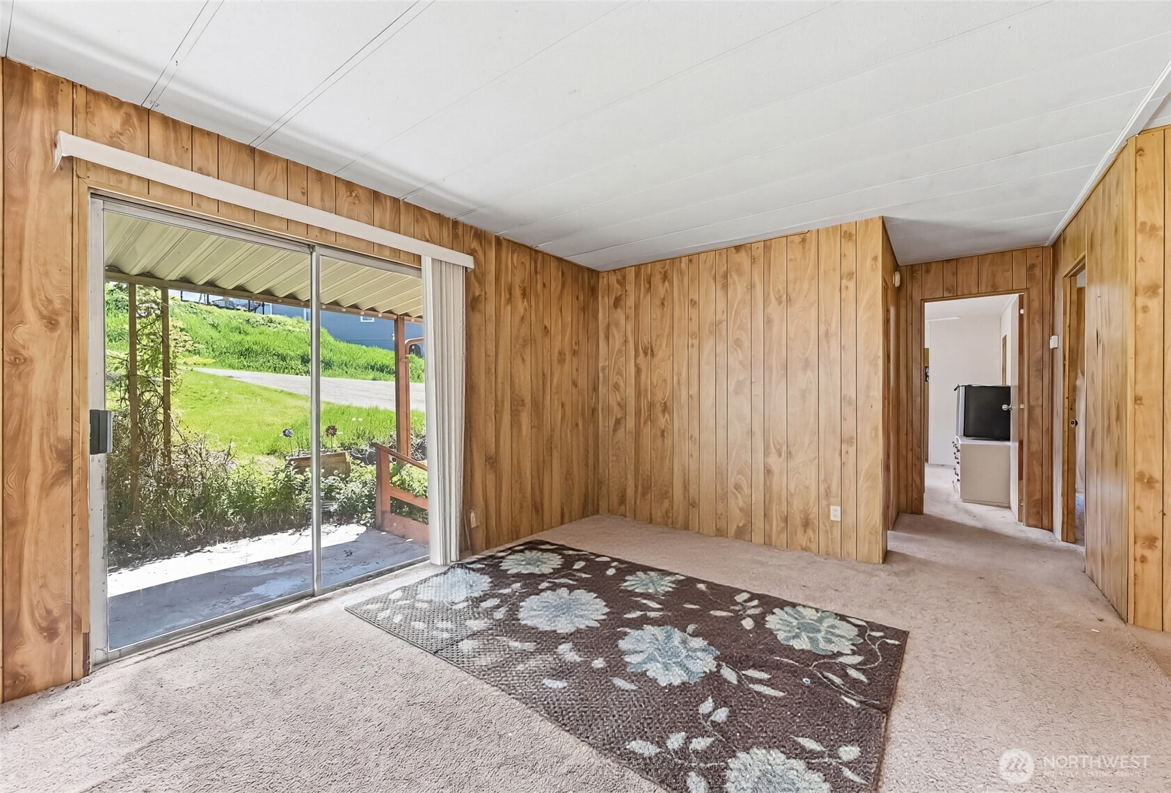 32711 Commission Avenue Black Diamond, WA 98010 - Photo 10 of 34 a view of an empty room with a window