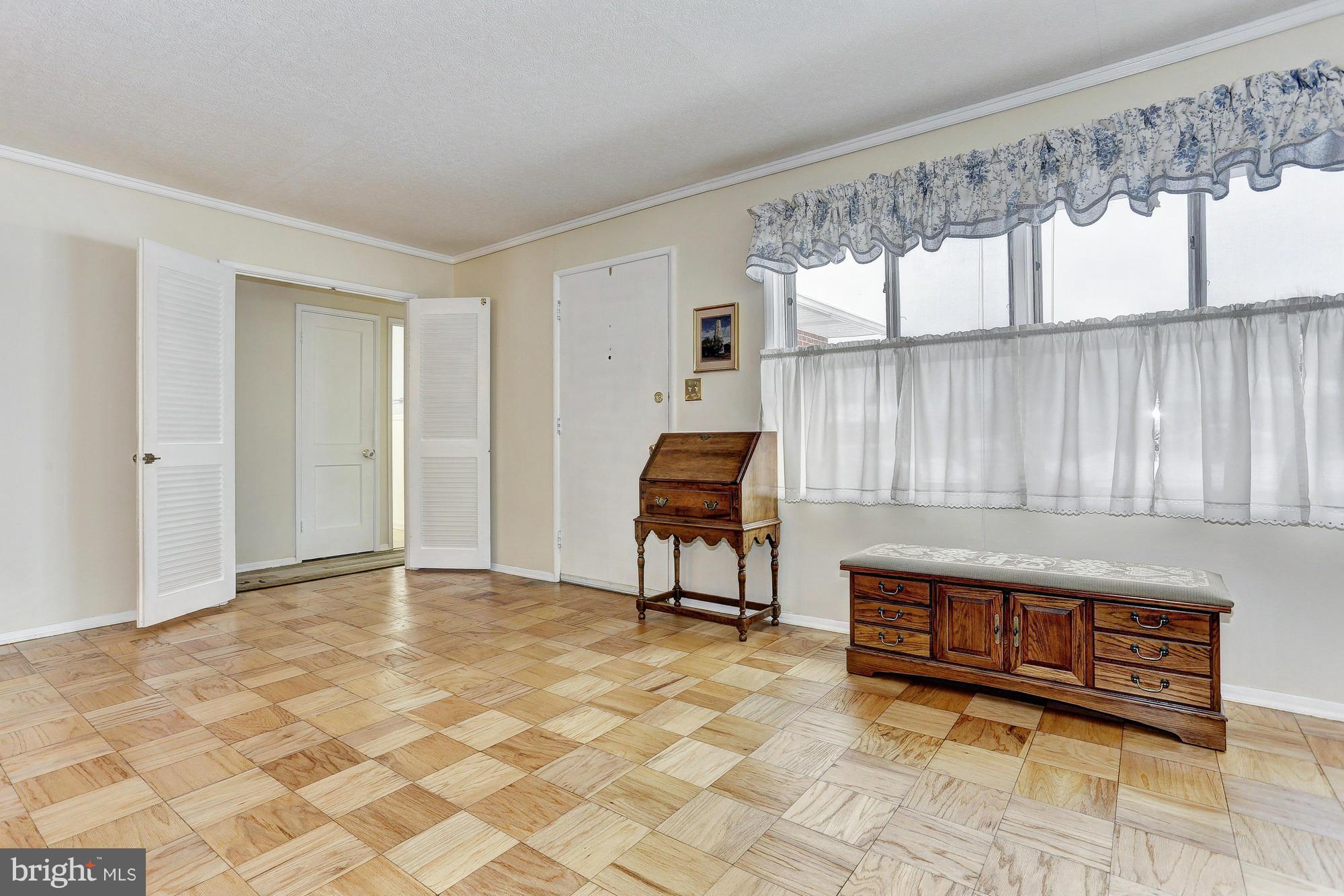 2410 Ellis Road Baltimore, MD 21234 - Photo 2 of 16 Living Room