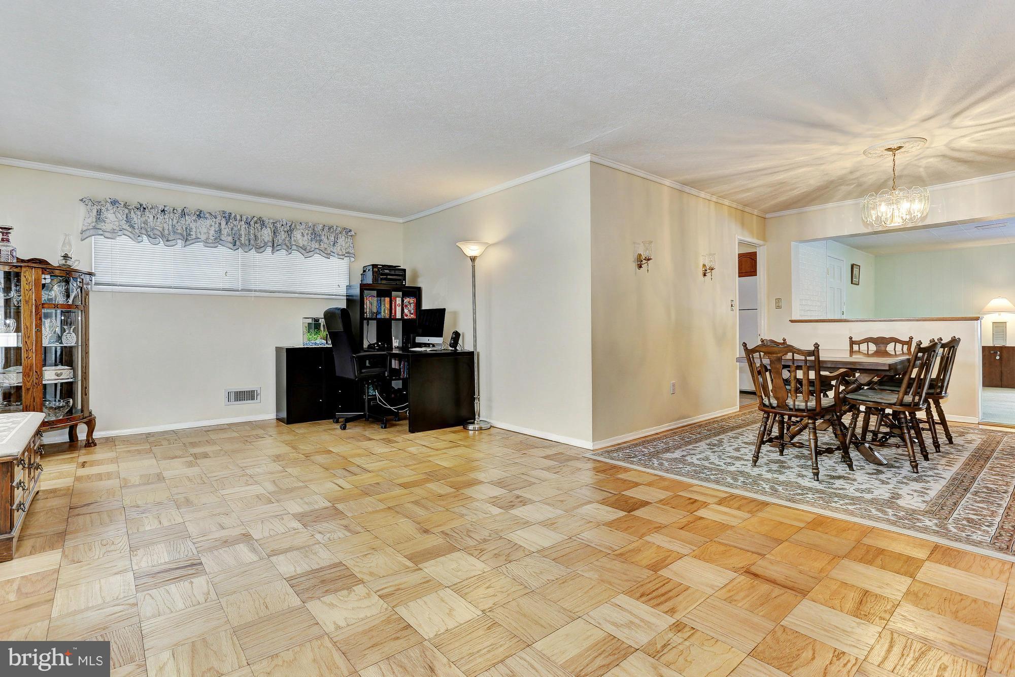 2410 Ellis Road Baltimore, MD 21234 - Photo 3 of 16 Living Room