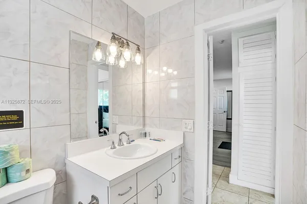 $9,000 | 1018 Adams Street, Hollywood, FL 33019