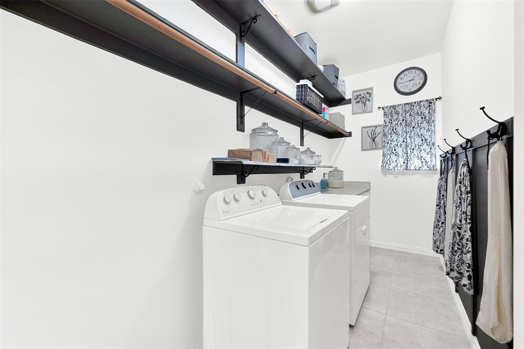128 Chestnut Lane Red Oak, TX 75154 - Photo 17 of 28 a utility room with dryer and washer