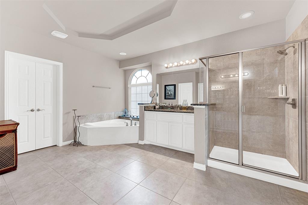 128 Chestnut Lane Red Oak, TX 75154 - Photo 5 of 28 a bathroom with a tub mirror and shower