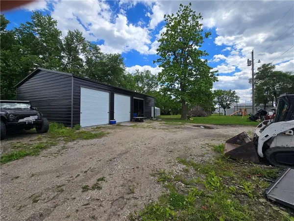 $149,900 | 29613 South Sycamore Grove Road, Garden City, MO 64747