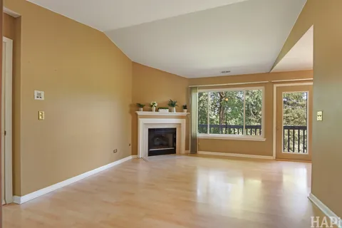 $224,900 | 260 Crestview Drive, Unit C, Wauconda, IL 60084