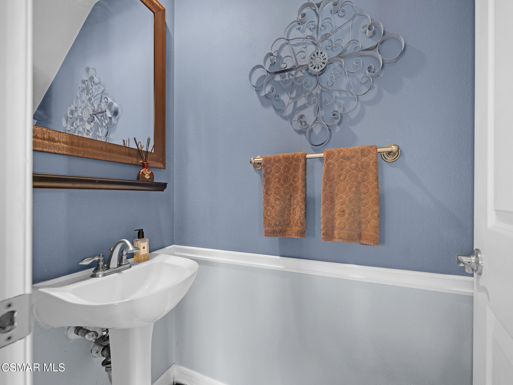 293 Springmist Lane Simi Valley, CA 93065 - Photo 20 of 50 a bathroom with a sink and a mirror