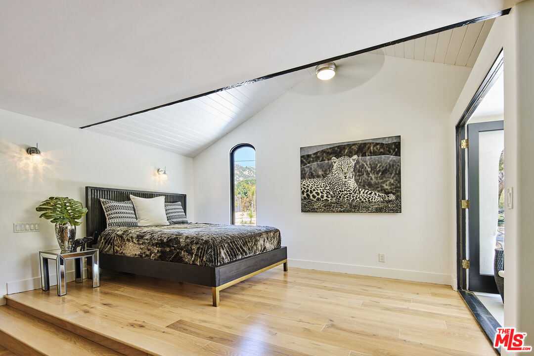 2266 Cold Canyon Road Calabasas, CA 91302 - Photo 18 of 35