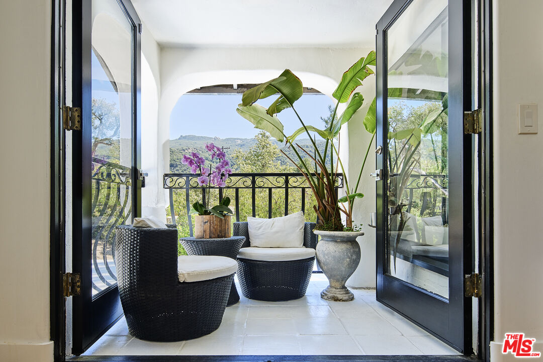 2266 Cold Canyon Road Calabasas, CA 91302 - Photo 20 of 35