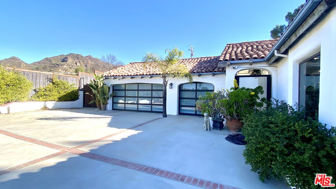 2266 Cold Canyon Road Calabasas, CA 91302 - Photo 3 of 35