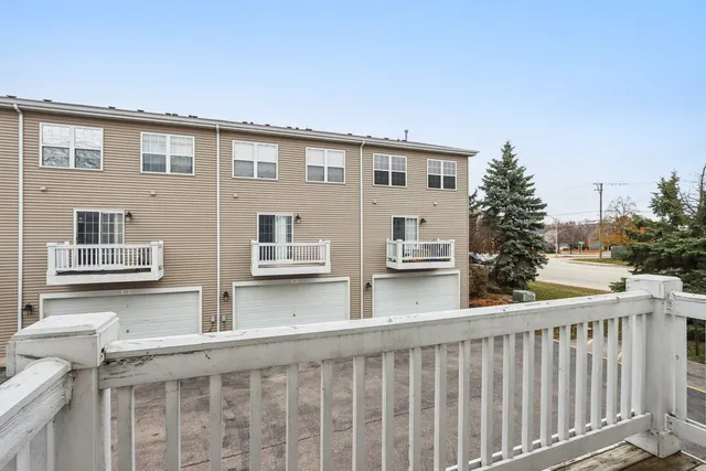 $245,000 | 3 West Big Horn Drive, Hainesville, IL 60073