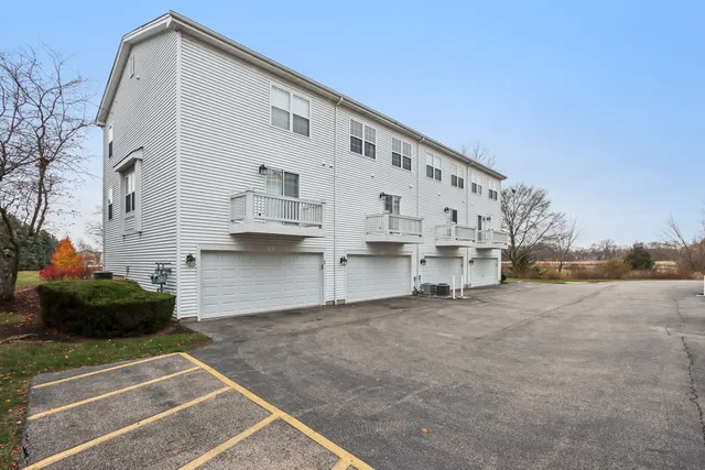 $245,000 | 3 West Big Horn Drive, Hainesville, IL 60073