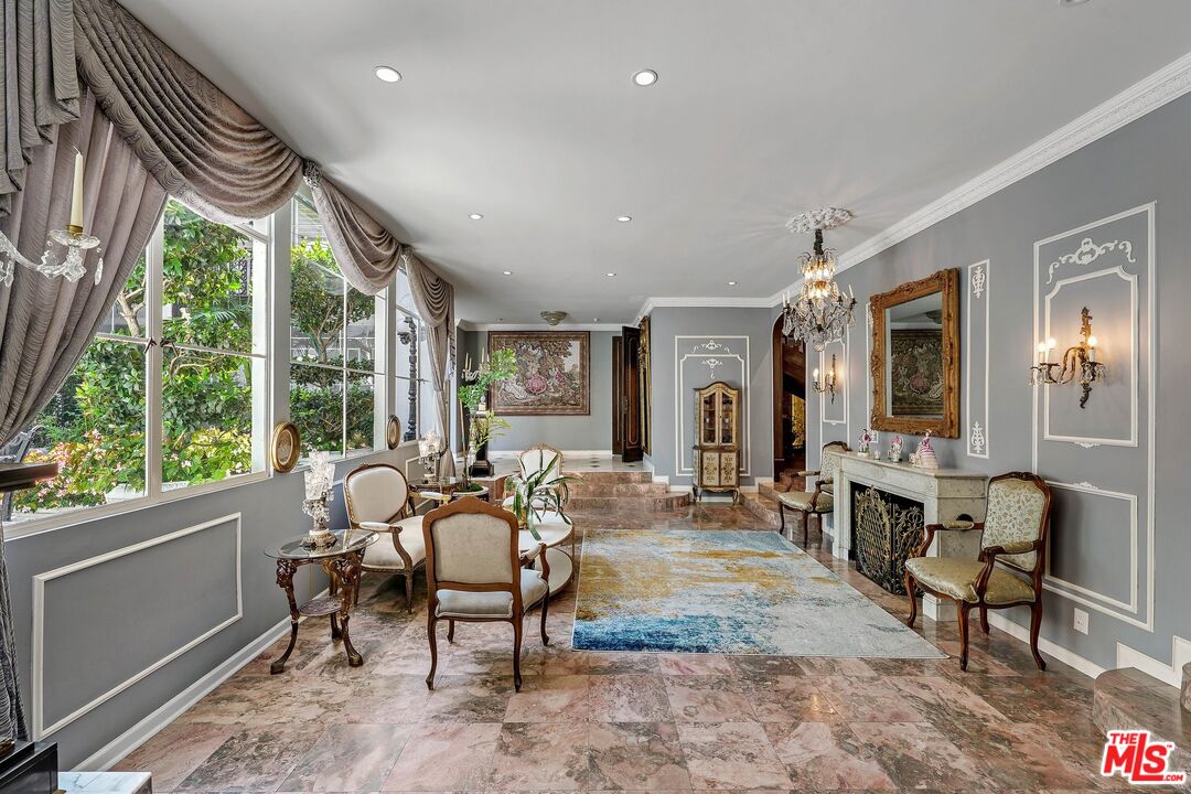 717 North Rodeo Drive Beverly Hills, CA 90210 - Photo 11 of 38