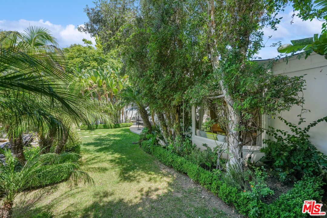 717 North Rodeo Drive Beverly Hills, CA 90210 - Photo 37 of 38 a view of a garden