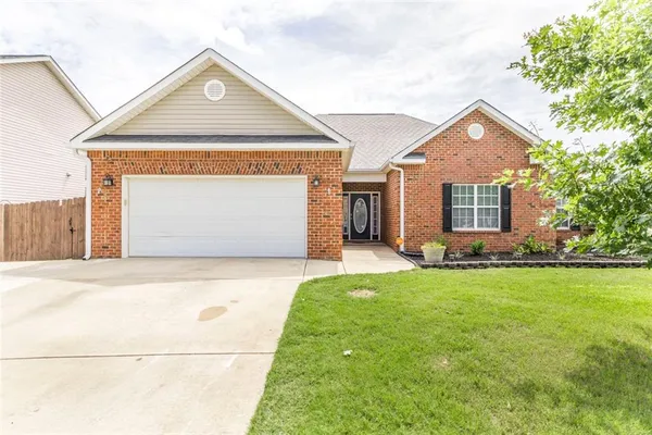 $2,100 | 104 Bryce Drive, Warner Robins, GA 31088