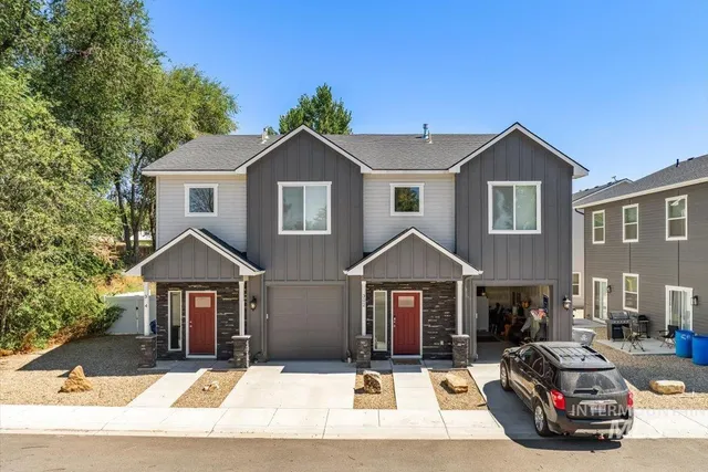 $599,900 | 302-304 North 7th Street, Parma, ID 83660