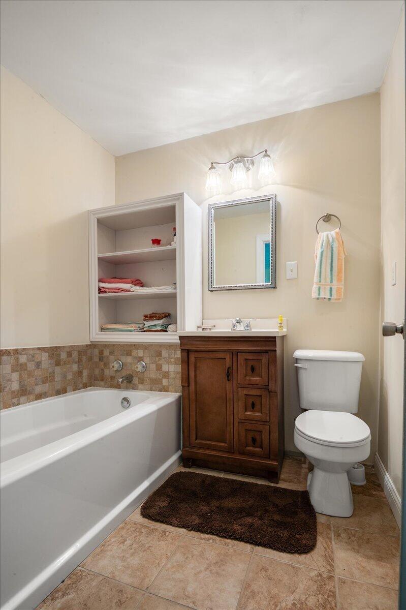 181 Little Arthur Ridge Road East Bernstadt, KY 40729 - Photo 26 of 45 26-Primary Bathroom