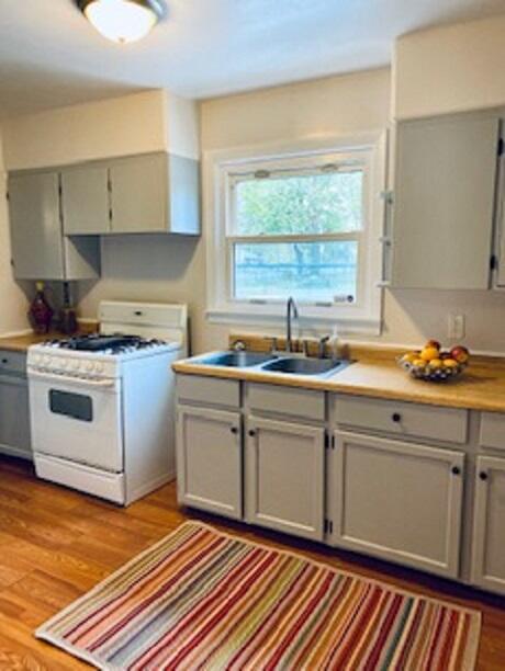 1424 Olmstead Road Kalamazoo, MI 49048 - Photo 4 of 15 kitchen 1