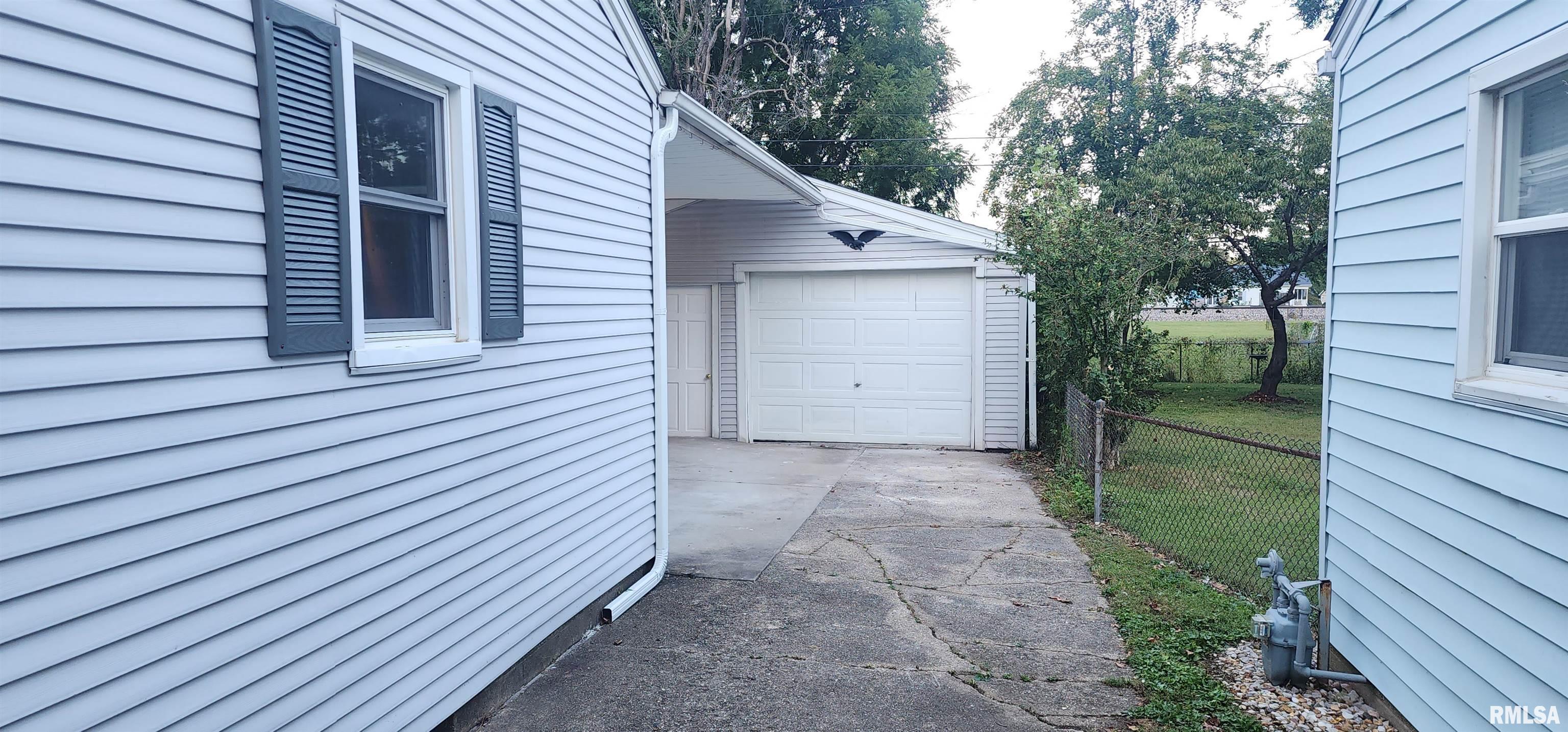 2165 East Converse Street Springfield, IL 62702 - Photo 3 of 31