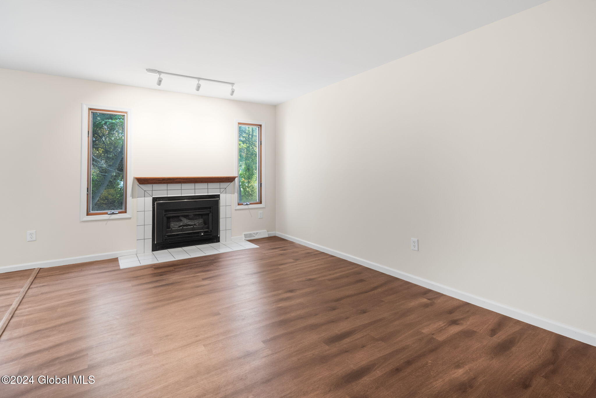 2023 Rosedale Way Schenectady, NY 12303 - Photo 4 of 26 4-web-or-mls-004-2023-rosedale-way-schen