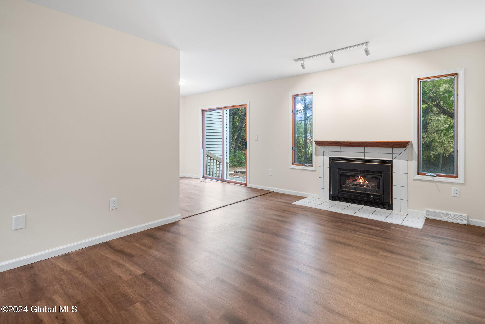 2023 Rosedale Way Schenectady, NY 12303 - Photo 5 of 26 5-web-or-mls-005-2023-rosedale-way-schen