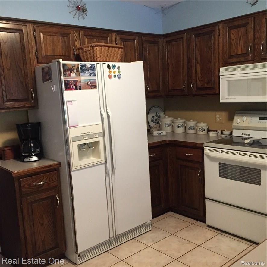 9975 Ellis Road Clarkston, MI 48348 - Photo 11 of 38 KITCHEN