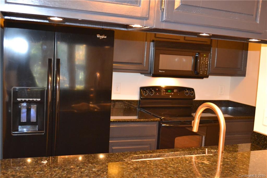 308 Queens Road, Unit 26 Charlotte, NC 28204 - Photo 12 of 18 Gallery Image 12
