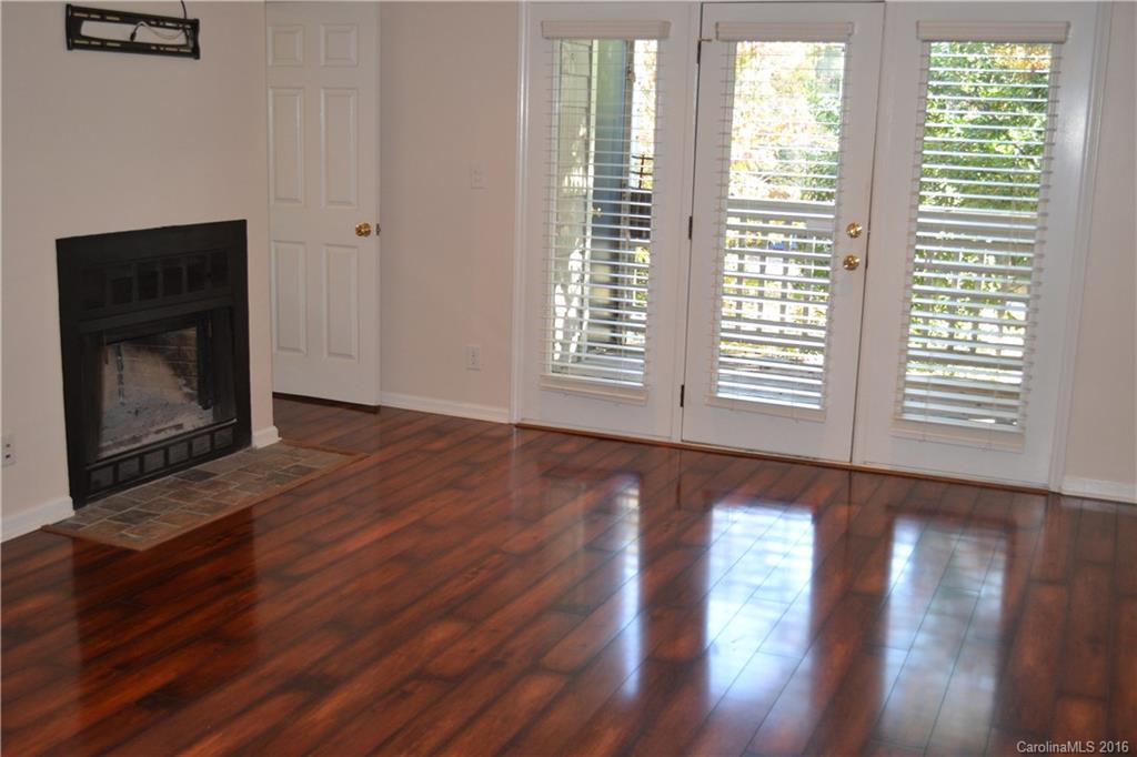 308 Queens Road, Unit 26 Charlotte, NC 28204 - Photo 4 of 18 Gallery Image 4