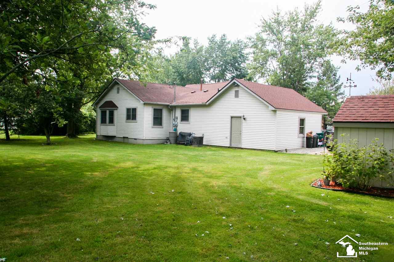 30303 Fort Road Rockwood, MI 48173 - Photo 10 of 54 31357484-9.JPG